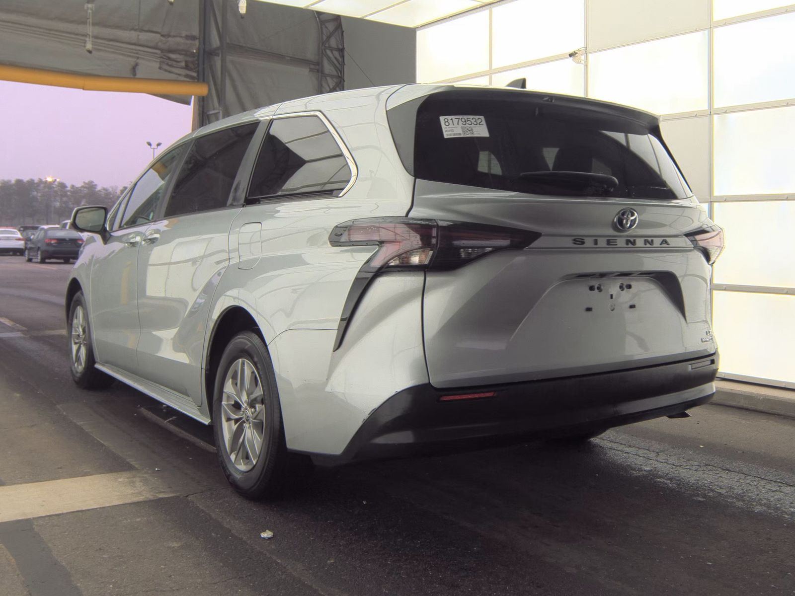 2024 Toyota Sienna LE FWD