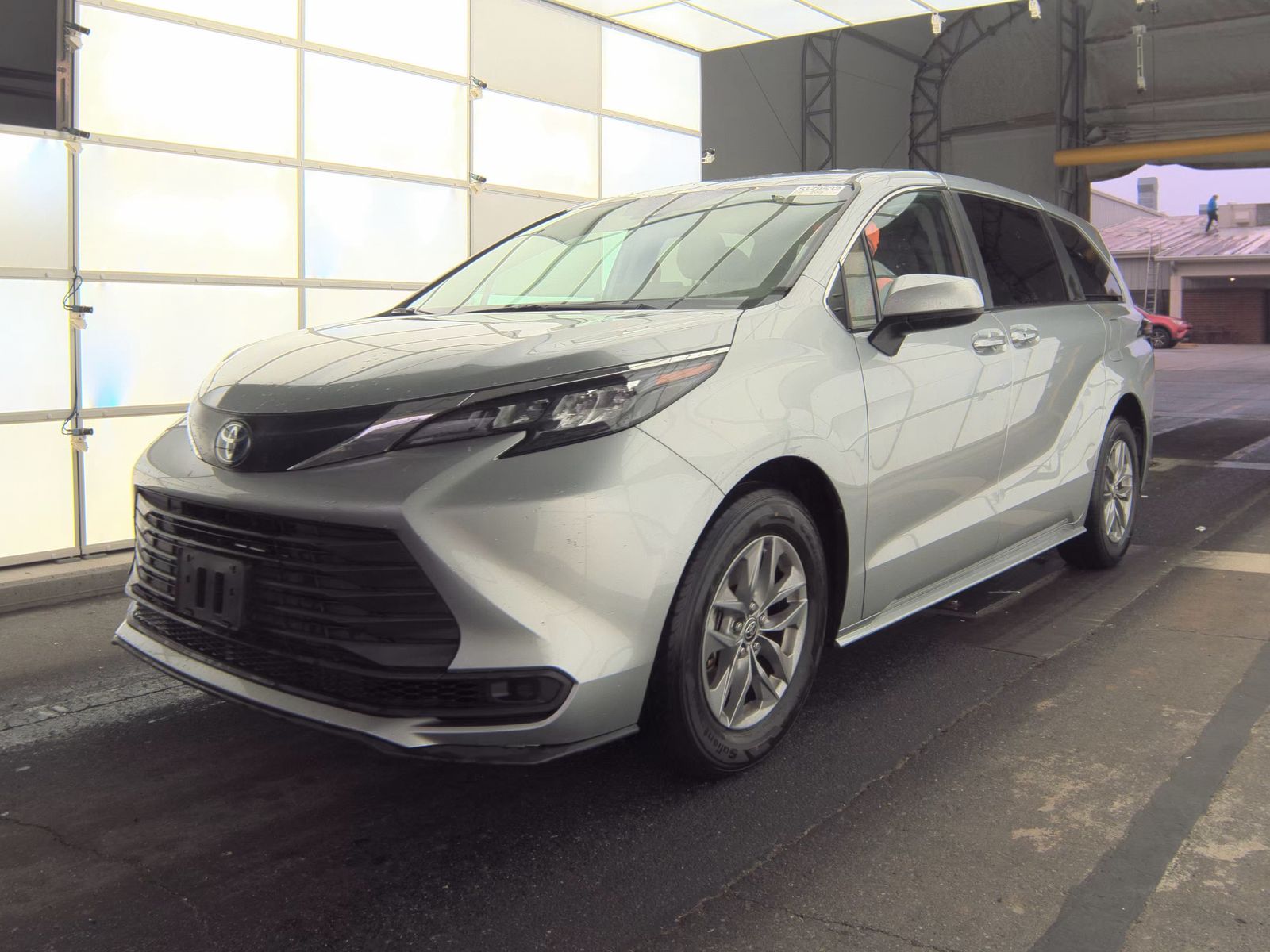 2024 Toyota Sienna LE FWD