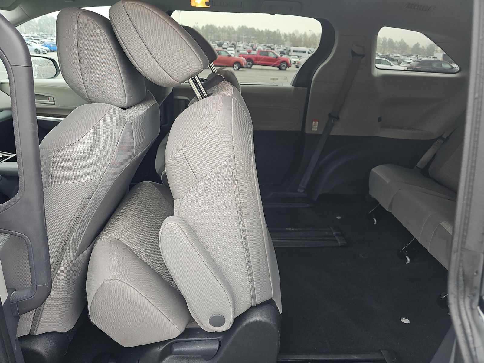 2024 Toyota Sienna LE FWD