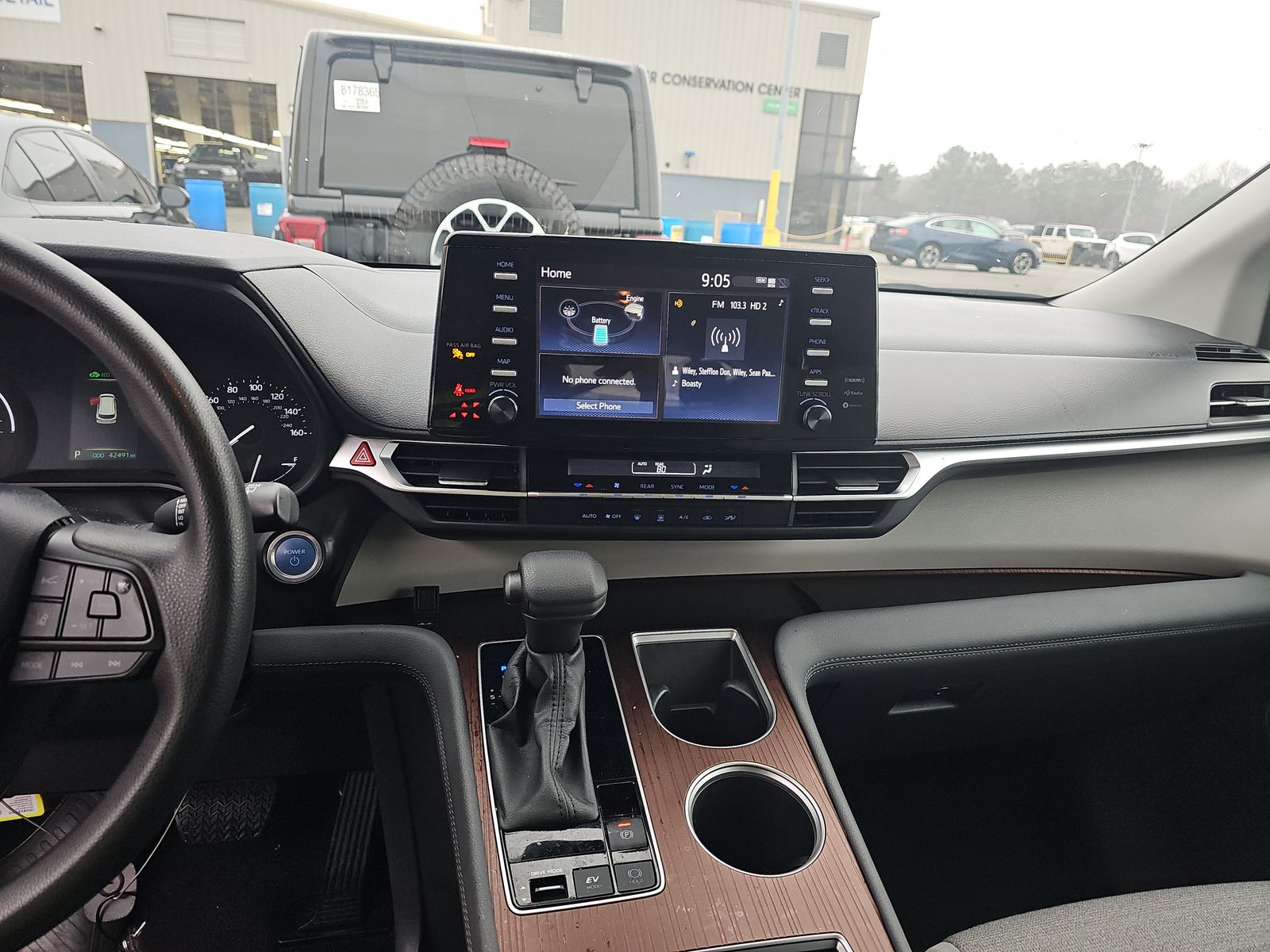 2024 Toyota Sienna LE FWD