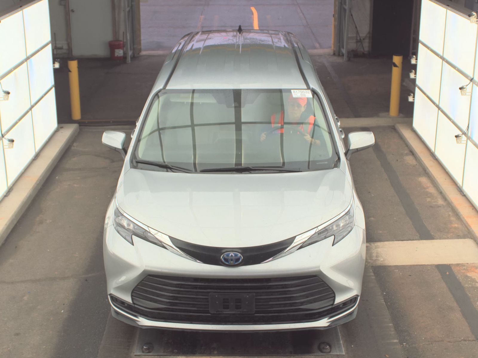 2024 Toyota Sienna LE FWD