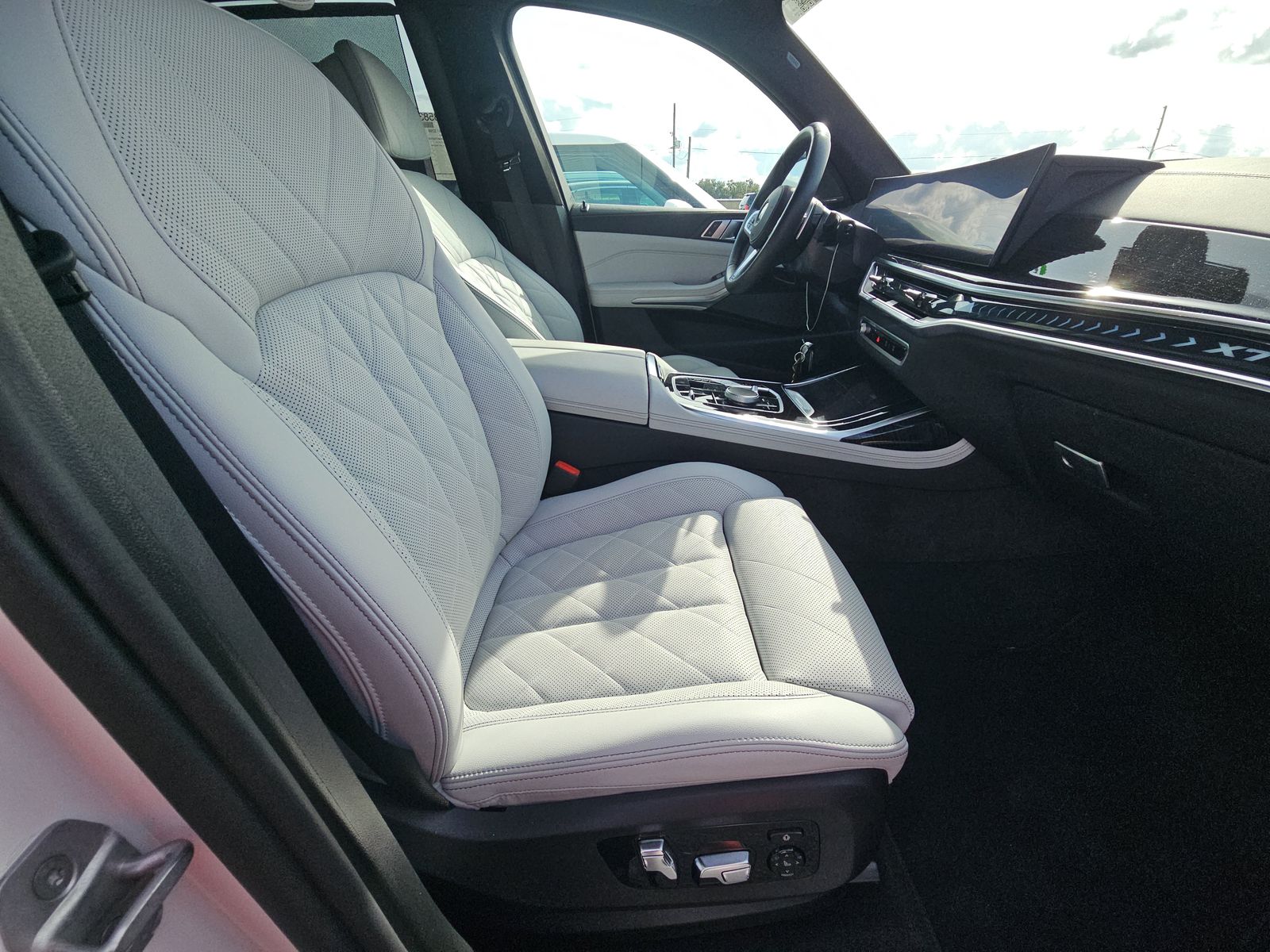 2025 BMW X7 xDrive40i AWD