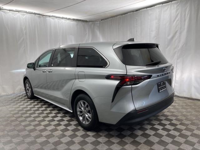 2024 Toyota Sienna LE FWD