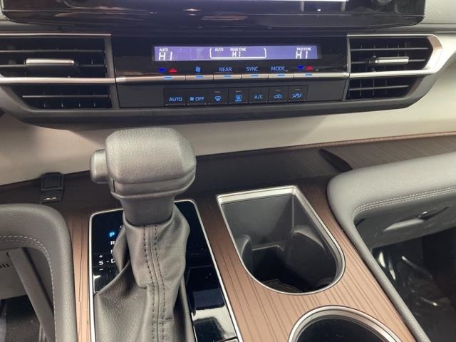 2024 Toyota Sienna LE FWD