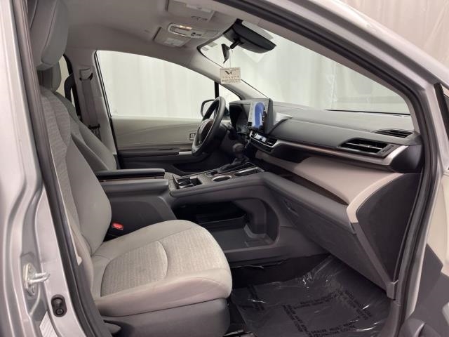 2024 Toyota Sienna LE FWD