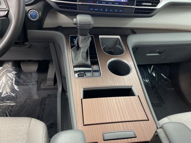 2024 Toyota Sienna LE FWD