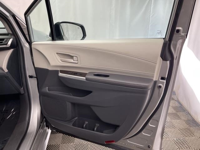 2024 Toyota Sienna LE FWD