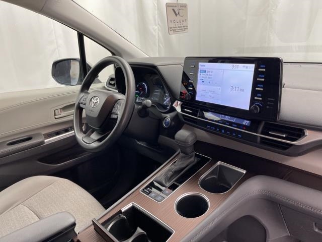 2024 Toyota Sienna LE FWD