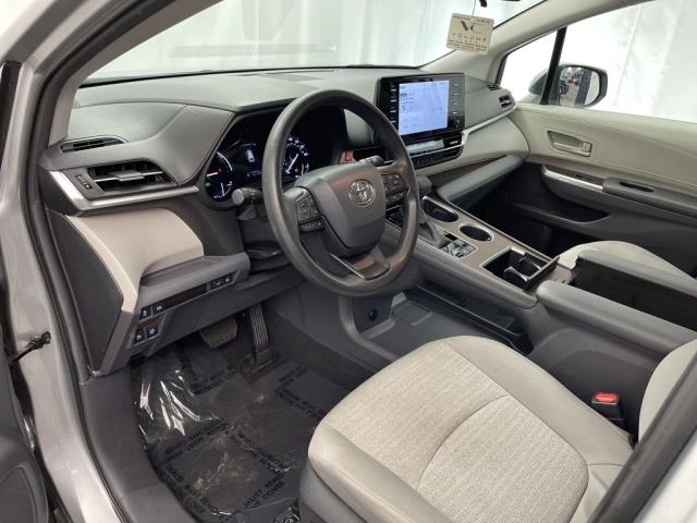 2024 Toyota Sienna LE FWD