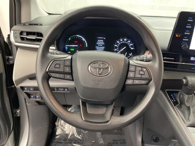 2024 Toyota Sienna LE FWD