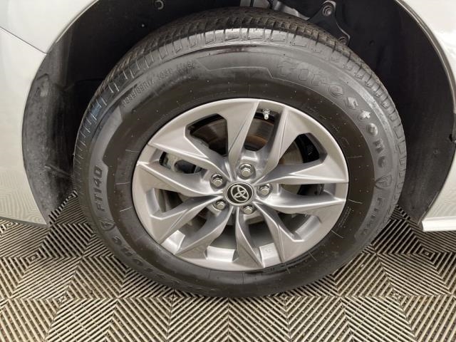 2024 Toyota Sienna LE FWD