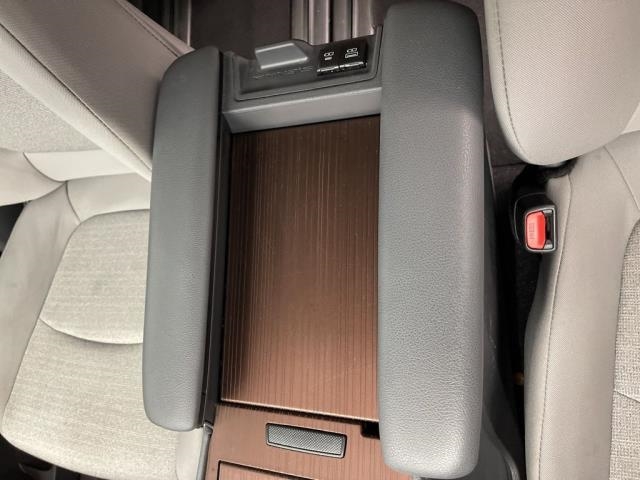 2024 Toyota Sienna LE FWD