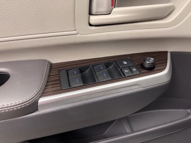 2024 Toyota Sienna LE FWD