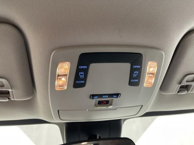 2024 Toyota Sienna LE FWD