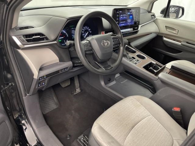 2024 Toyota Sienna LE FWD