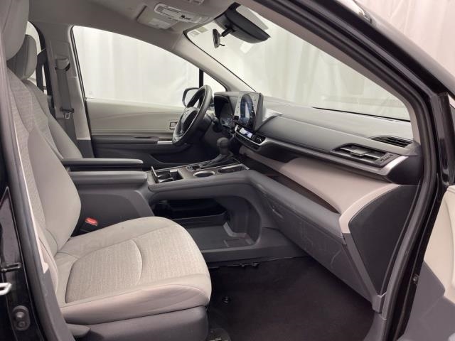 2024 Toyota Sienna LE FWD