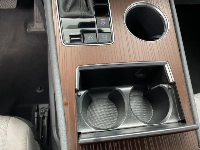 2024 Toyota Sienna LE FWD