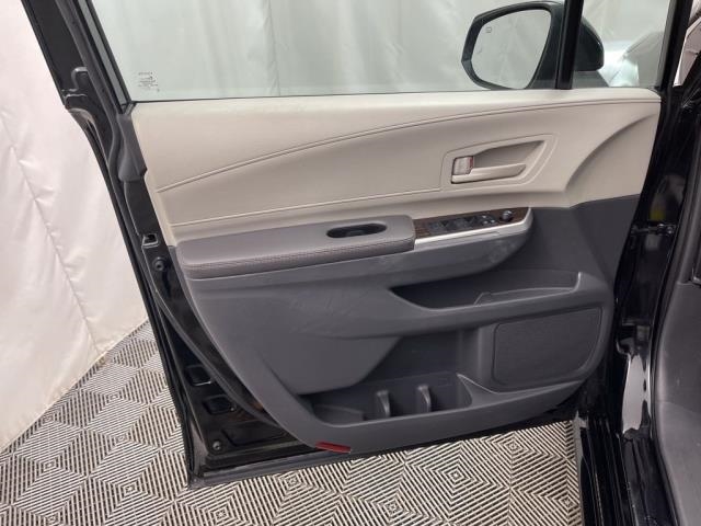 2024 Toyota Sienna LE FWD