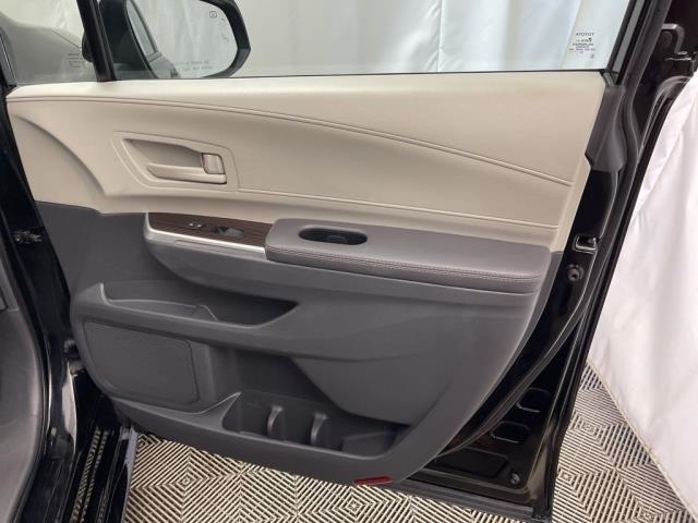 2024 Toyota Sienna LE FWD