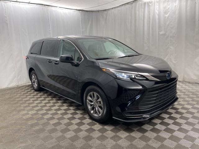 2024 Toyota Sienna LE FWD