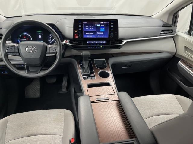 2024 Toyota Sienna LE FWD