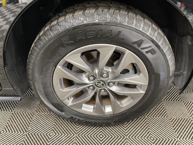 2024 Toyota Sienna LE FWD