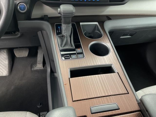 2024 Toyota Sienna LE FWD