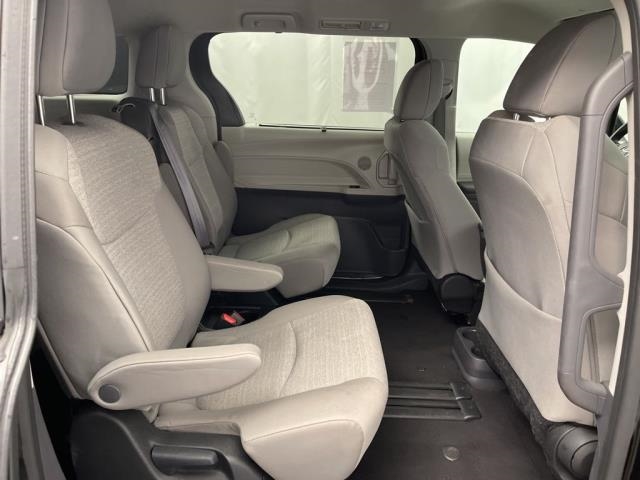 2024 Toyota Sienna LE FWD