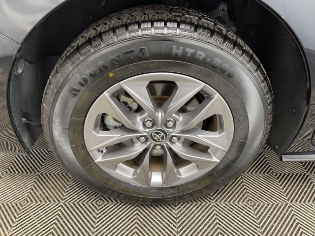 2024 Toyota Sienna LE FWD