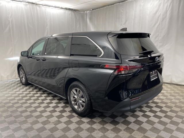 2024 Toyota Sienna LE FWD