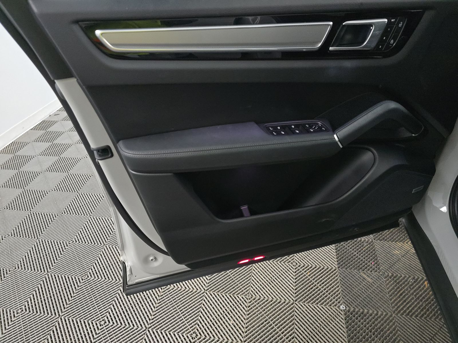 2023 Porsche Cayenne S Platinum Edition AWD