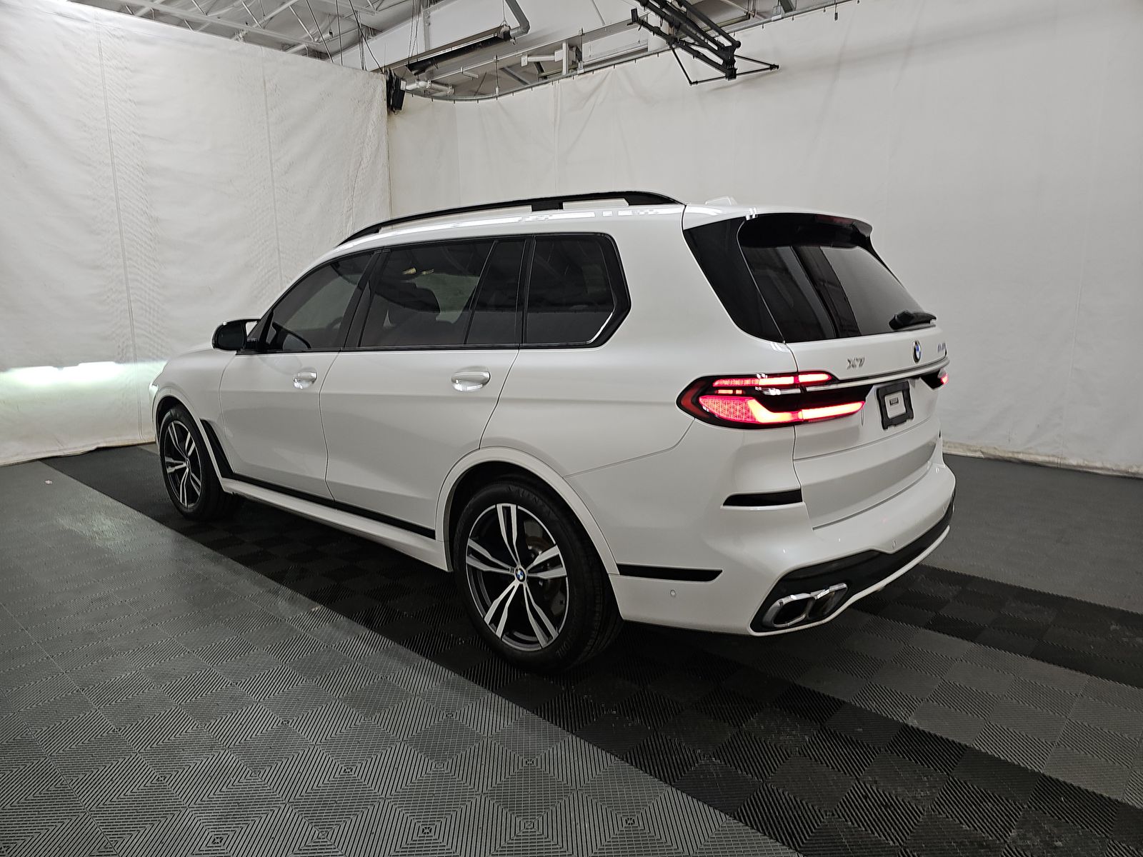 2024 BMW X7 M60i AWD