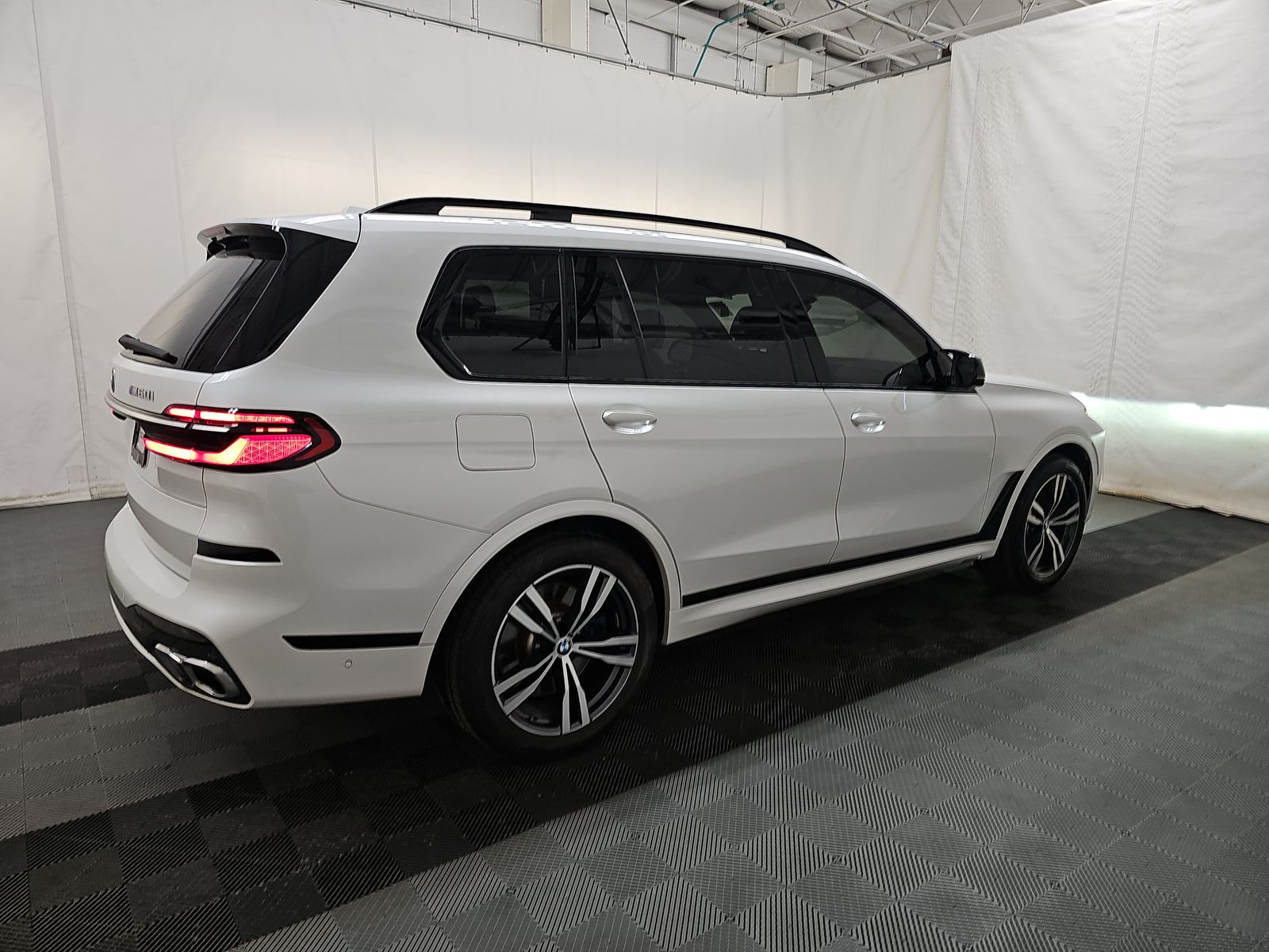2024 BMW X7 M60i AWD