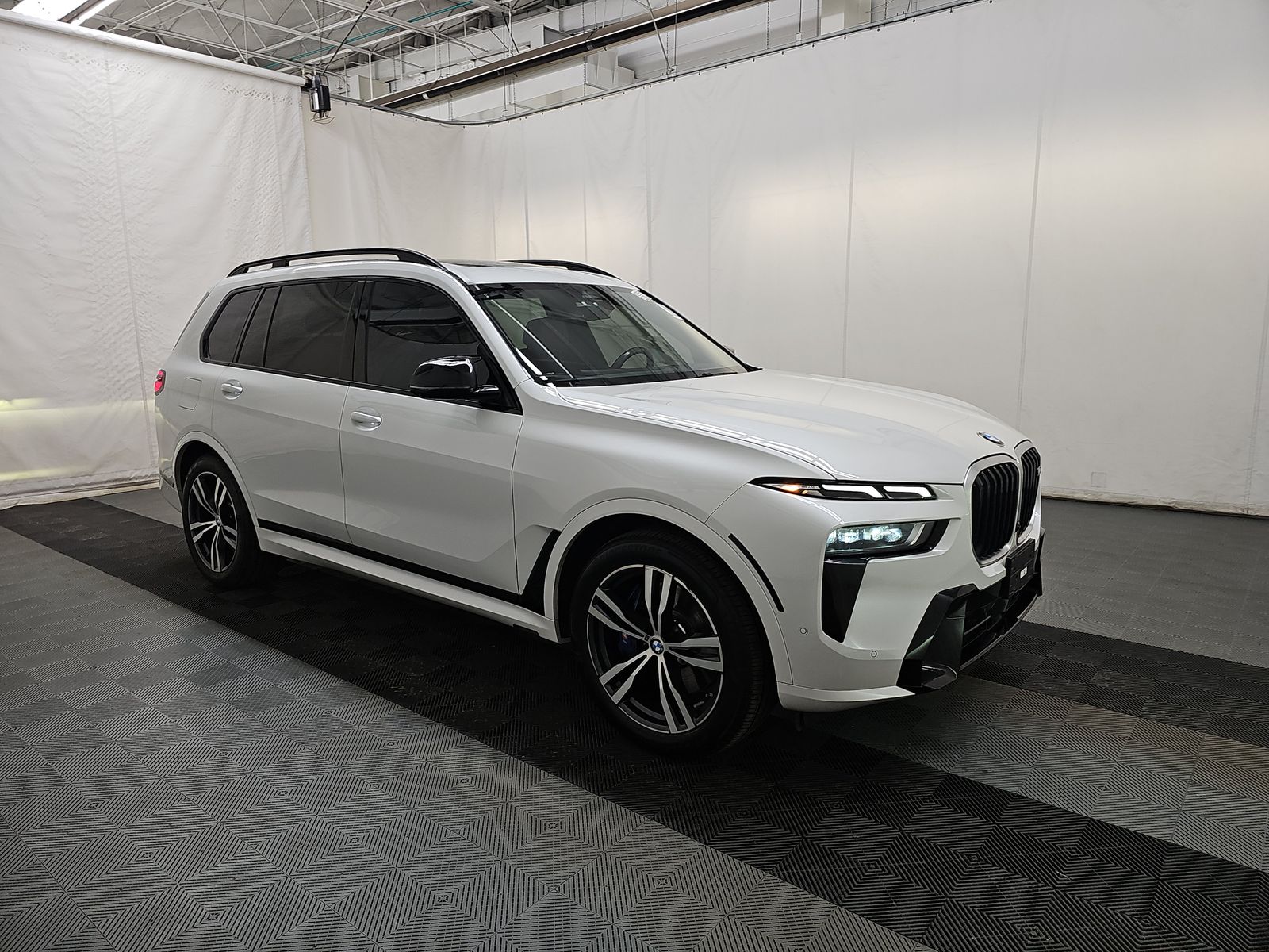 2024 BMW X7 M60i AWD