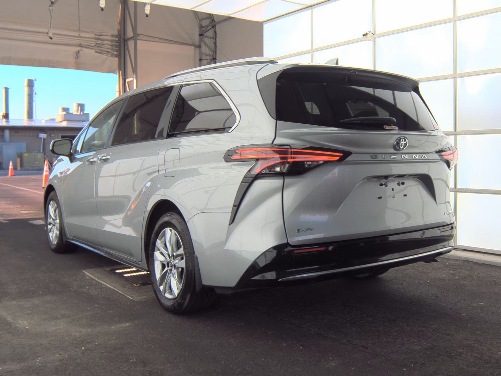 2025 Toyota Sienna Limited FWD