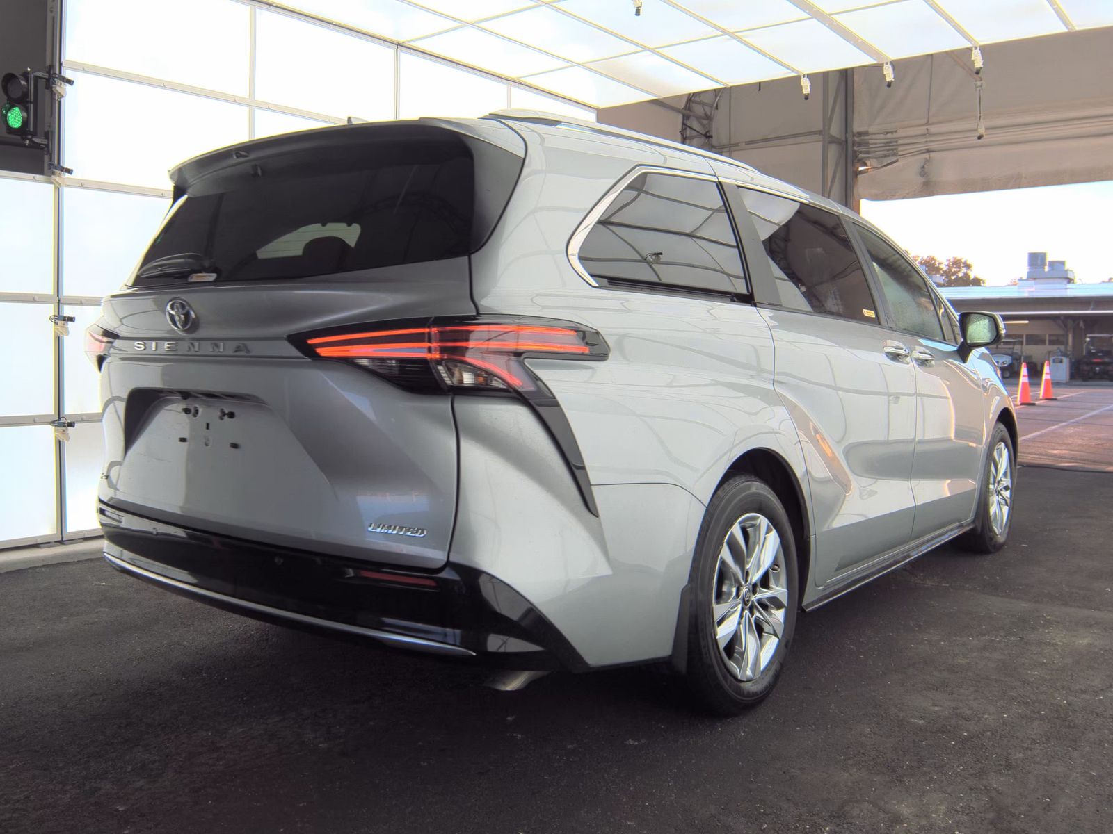 2025 Toyota Sienna Limited FWD