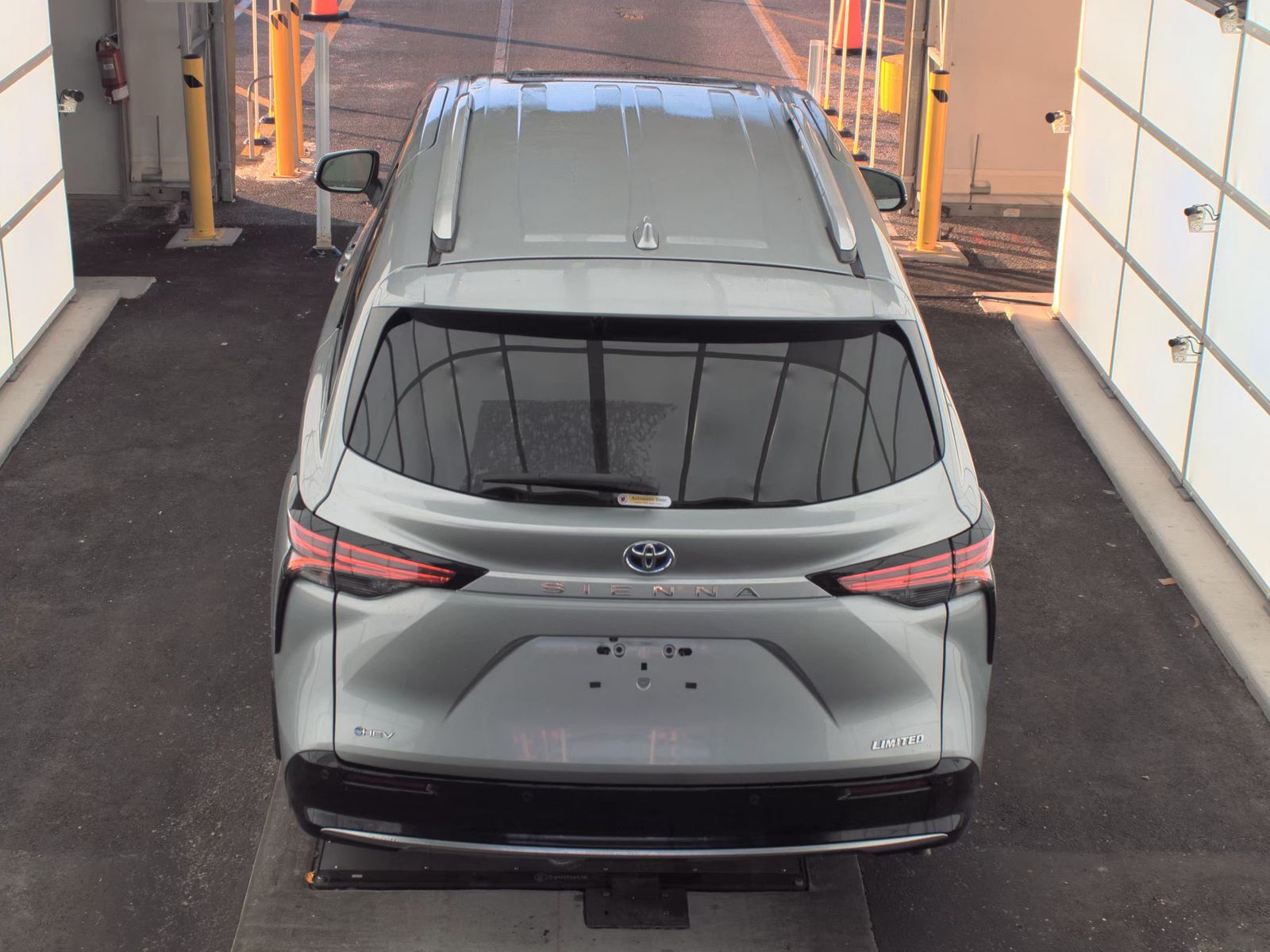 2025 Toyota Sienna Limited FWD