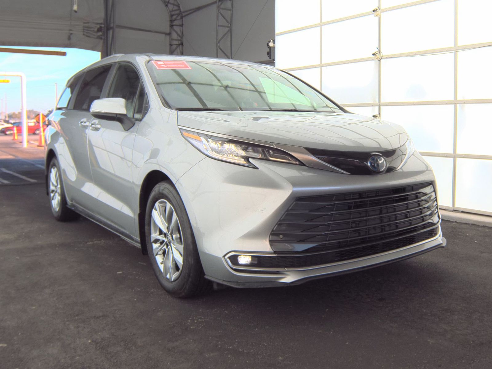 2025 Toyota Sienna Limited FWD