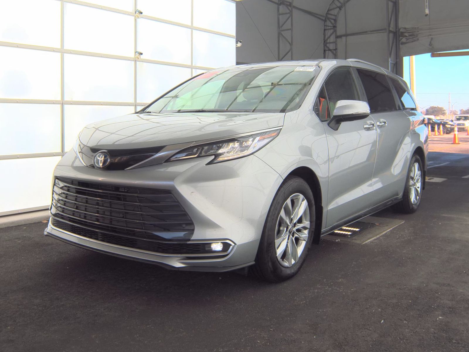 2025 Toyota Sienna Limited FWD