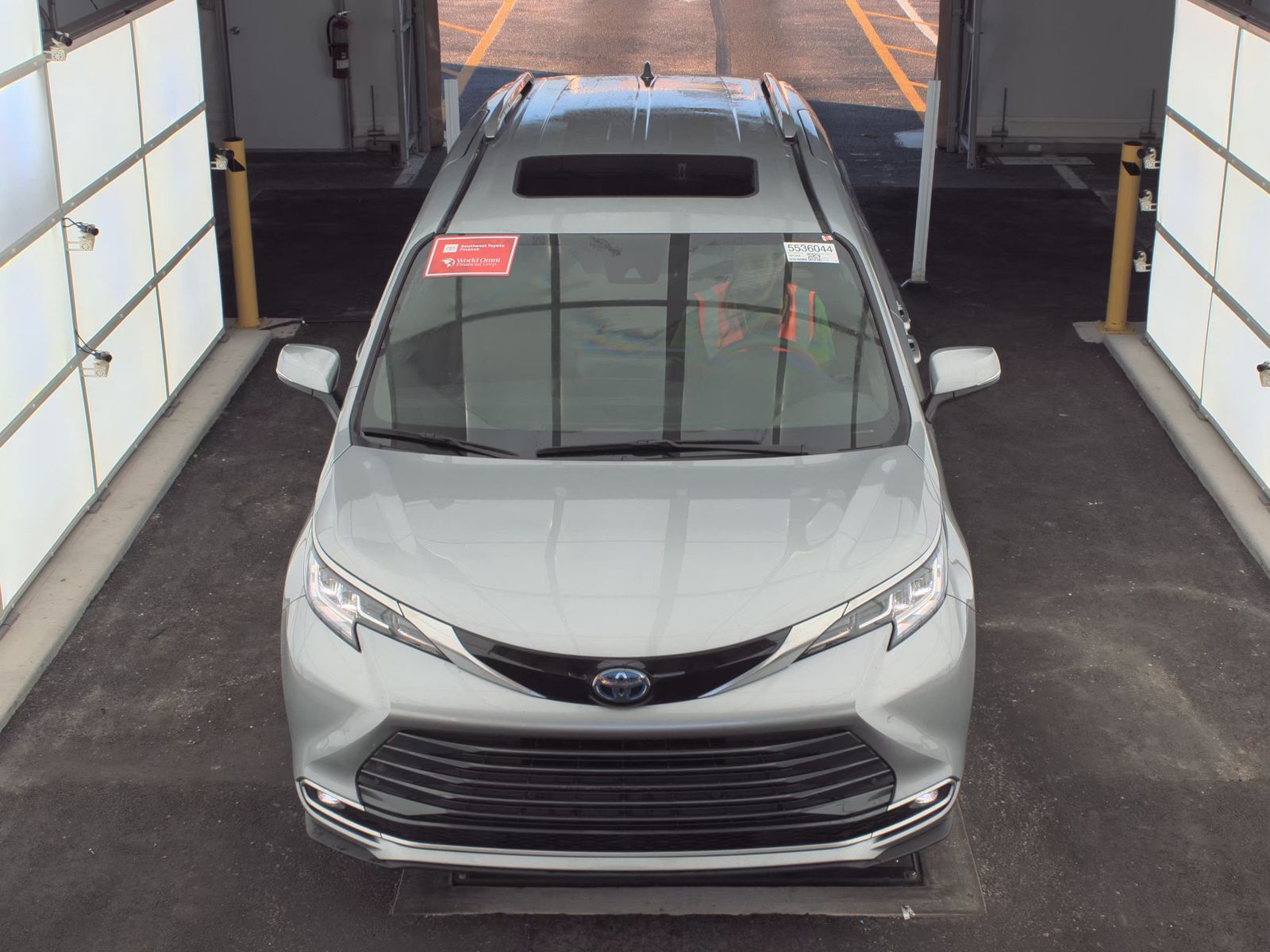 2025 Toyota Sienna Limited FWD