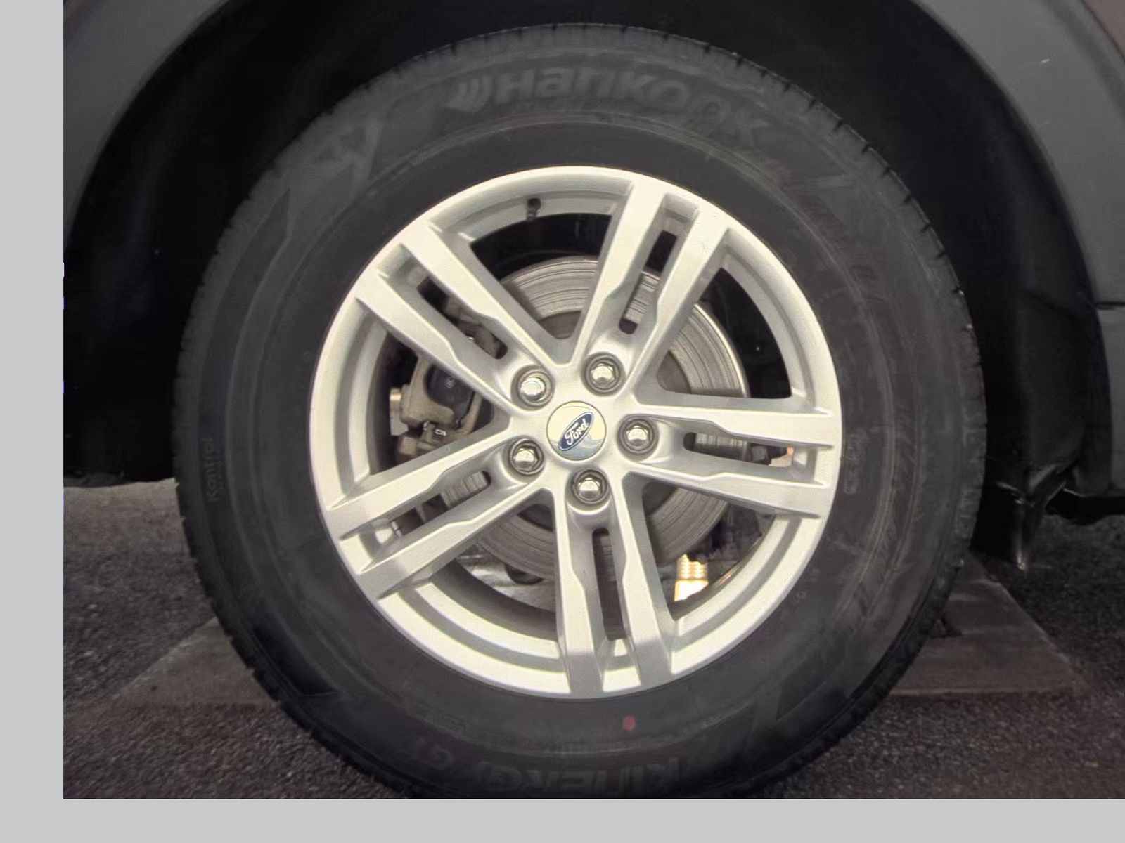 2023 Ford Explorer XLT AWD