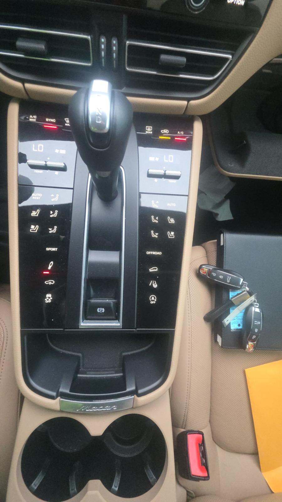 2023 Porsche Macan Base AWD