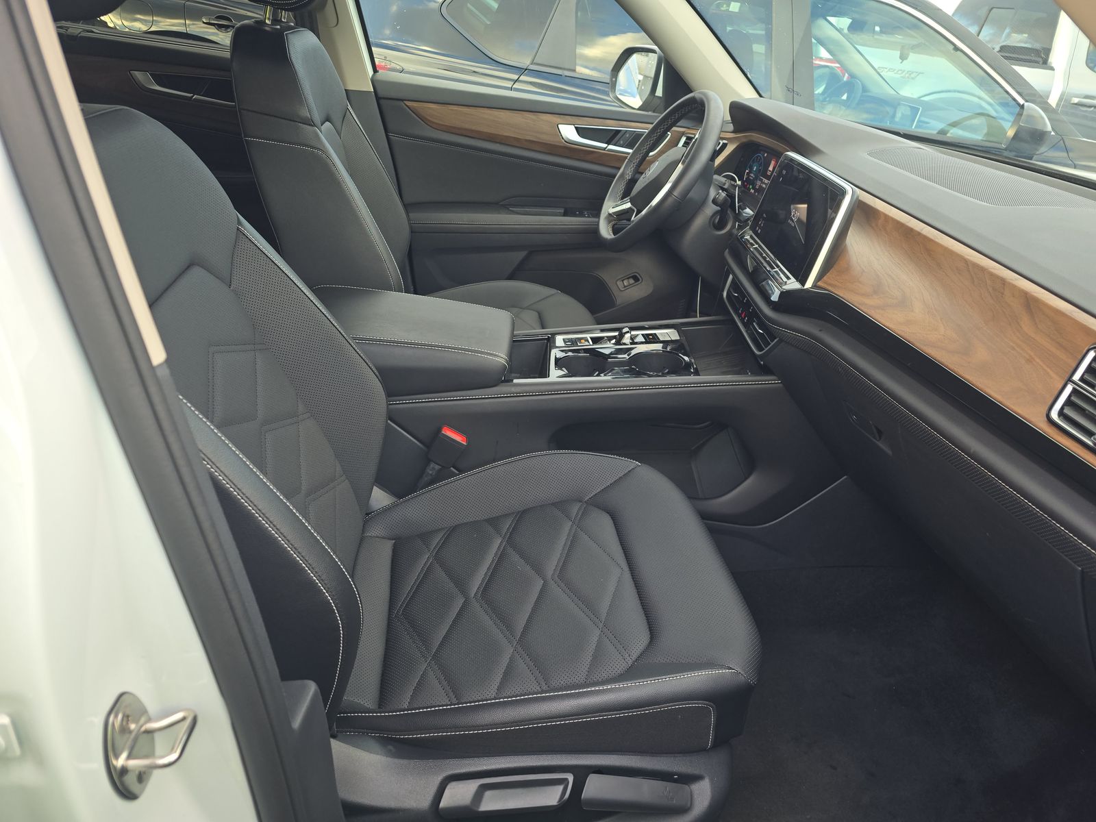 2025 Volkswagen Atlas 2.0T SE AWD