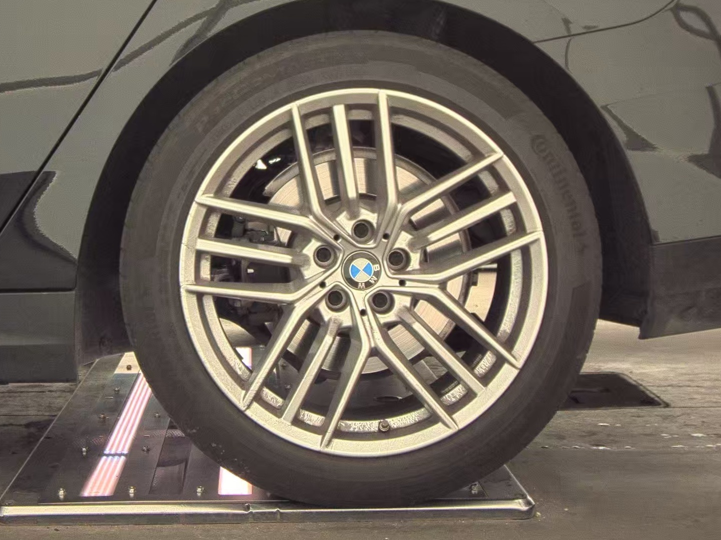 2025 BMW 5 Series 530i RWD