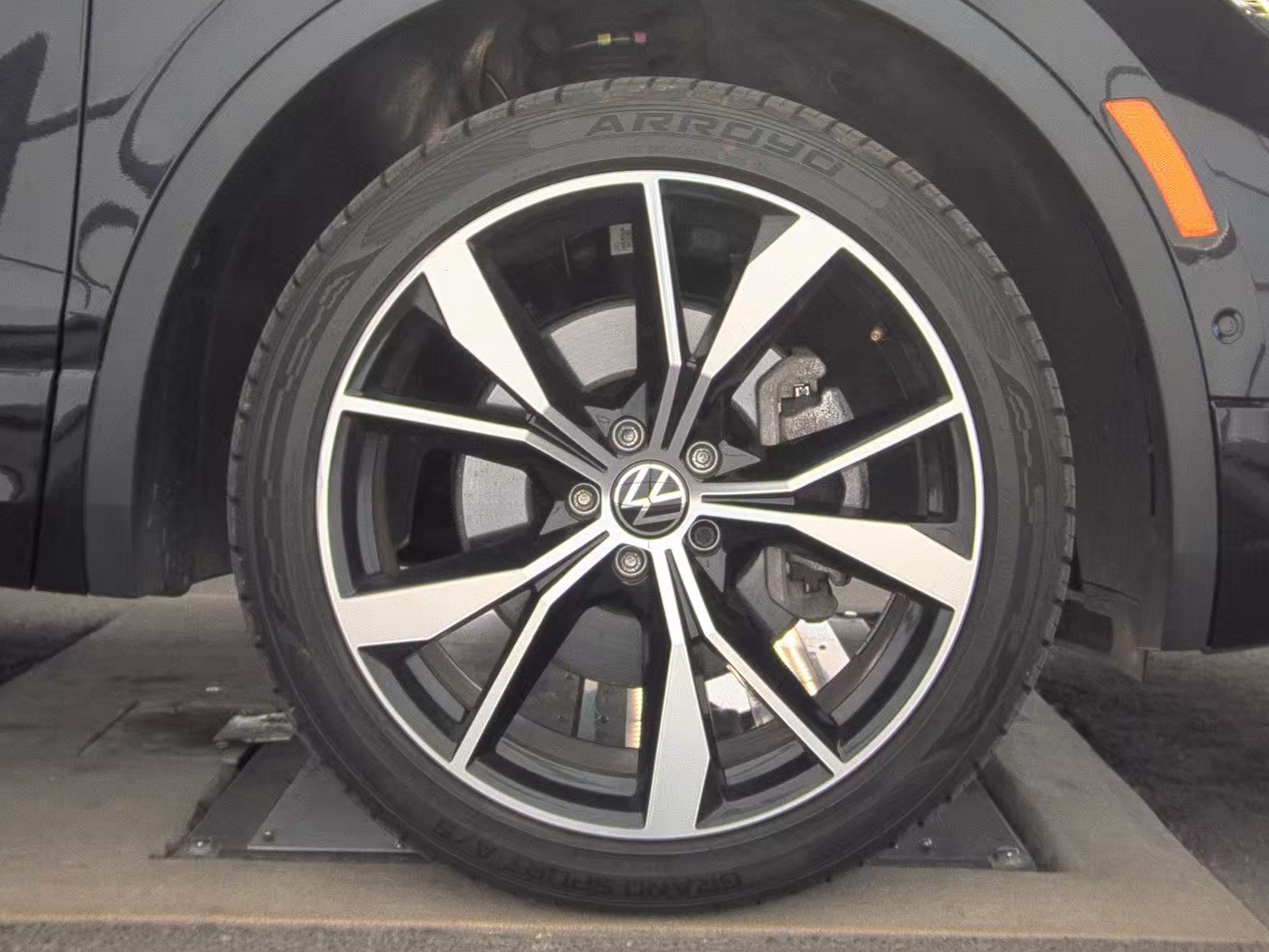 2022 Volkswagen Tiguan 2.0T SEL R-Line AWD