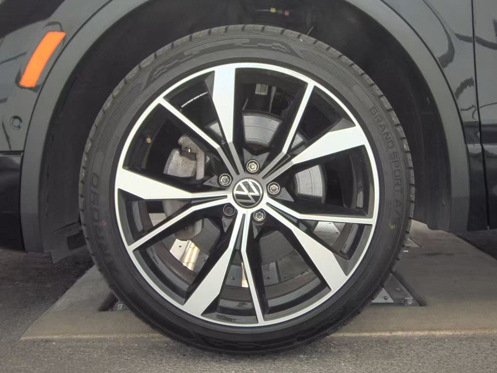 2022 Volkswagen Tiguan 2.0T SEL R-Line AWD