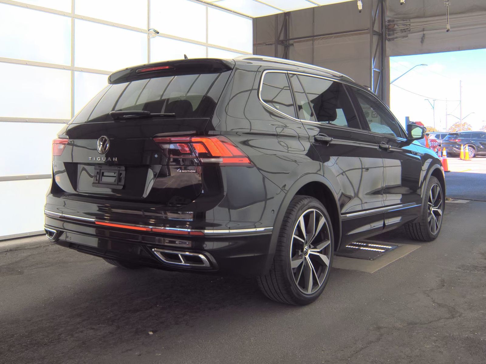 2022 Volkswagen Tiguan 2.0T SEL R-Line AWD