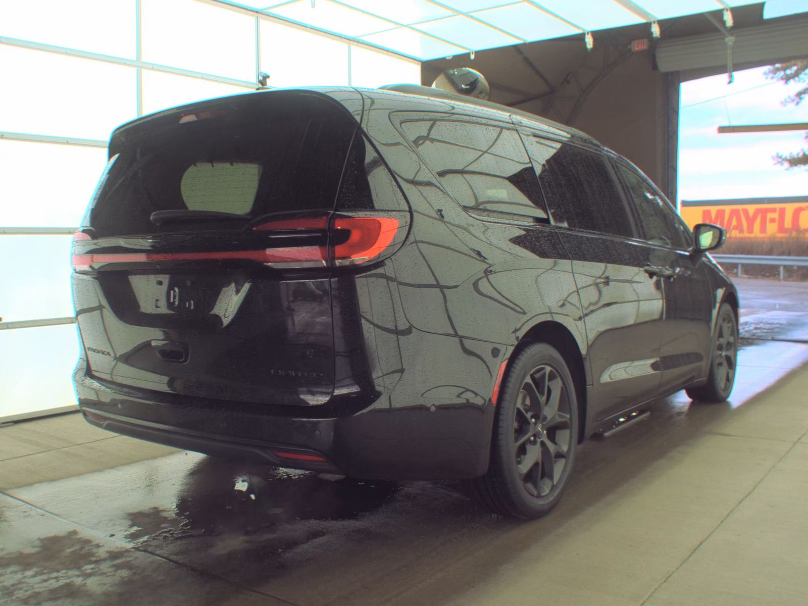 2022 Chrysler Pacifica Limited FWD