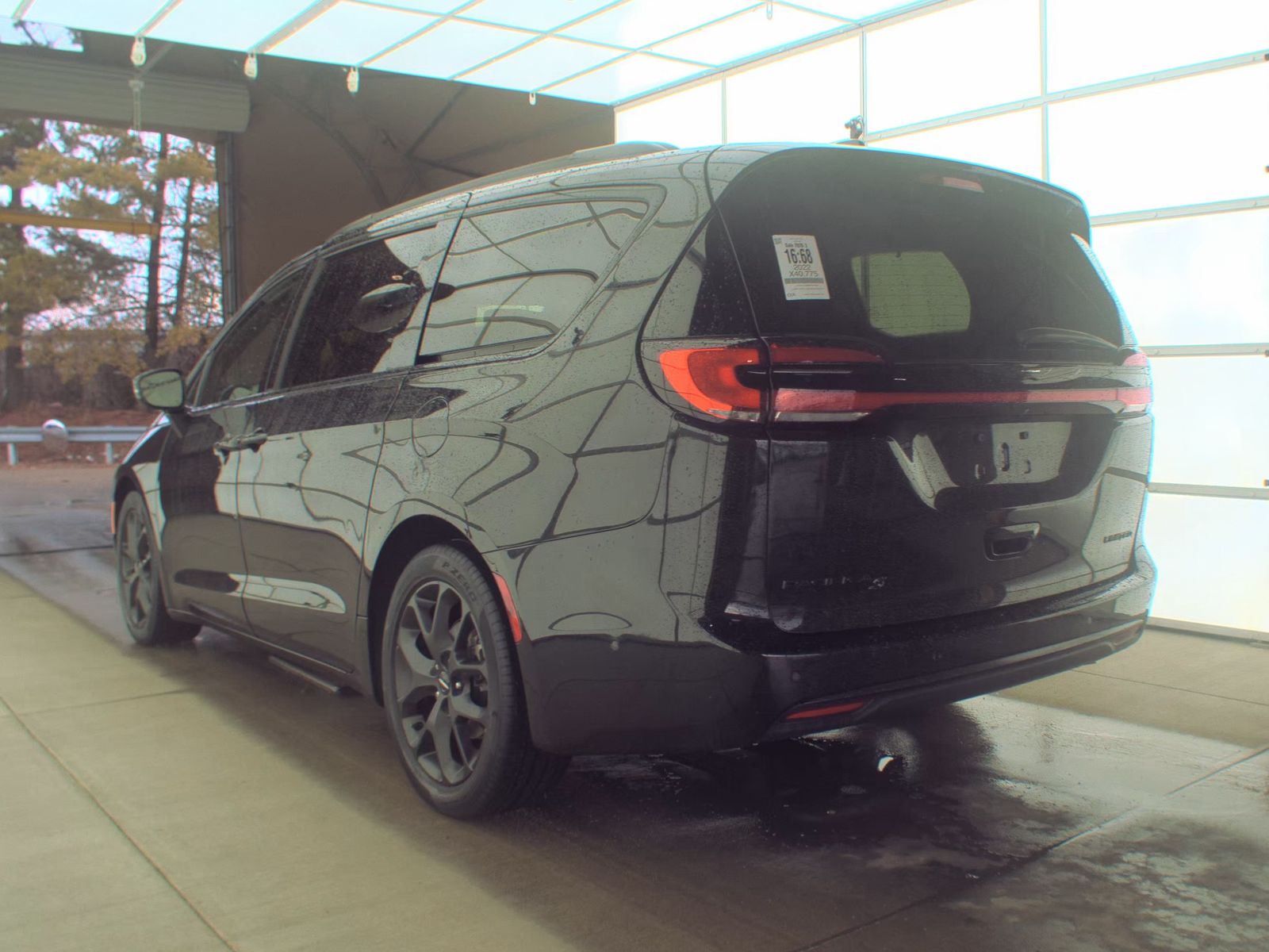 2022 Chrysler Pacifica Limited FWD