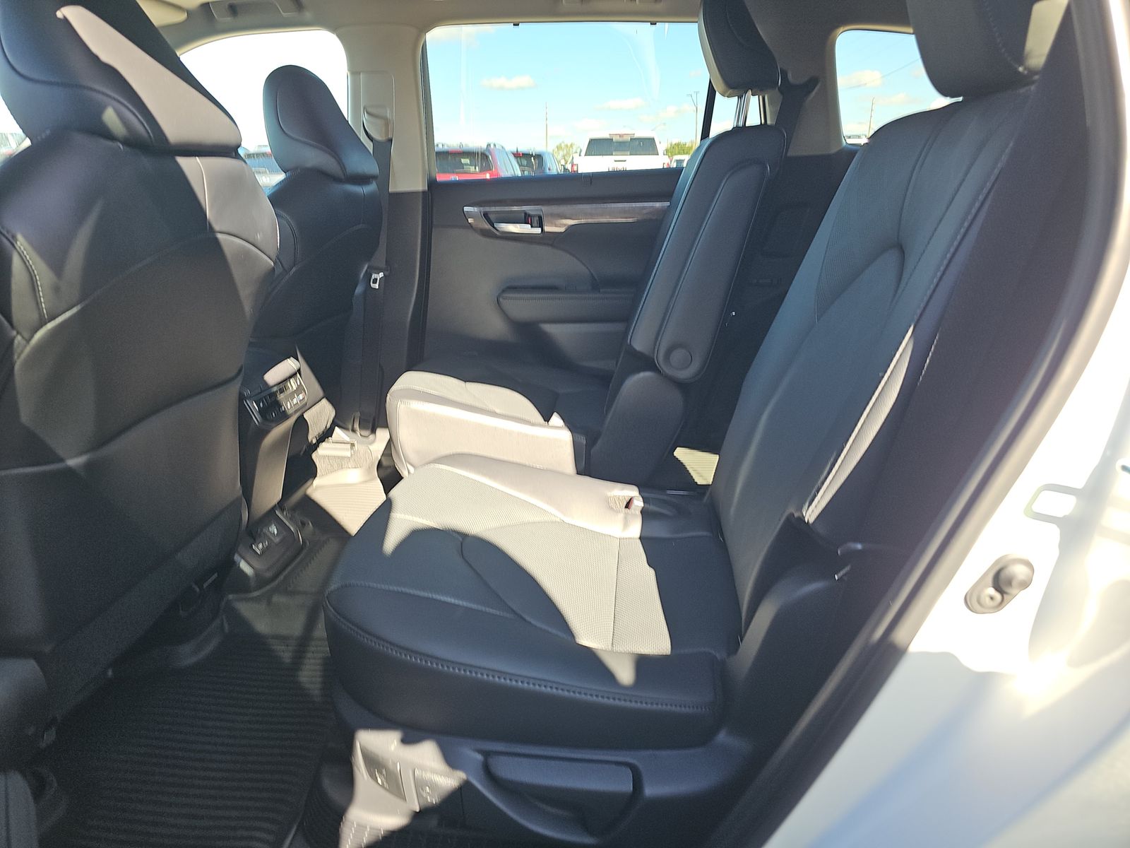 2025 Toyota Highlander Hybrid Platinum AWD